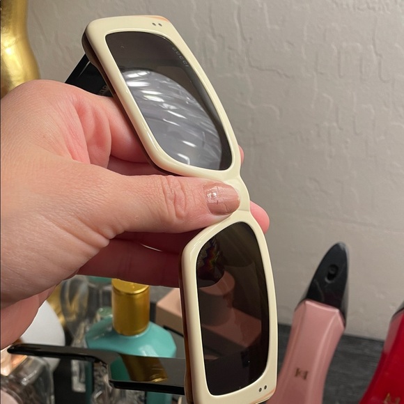 Gucci Black and Cream Sunglasses - Picture 2 of 7